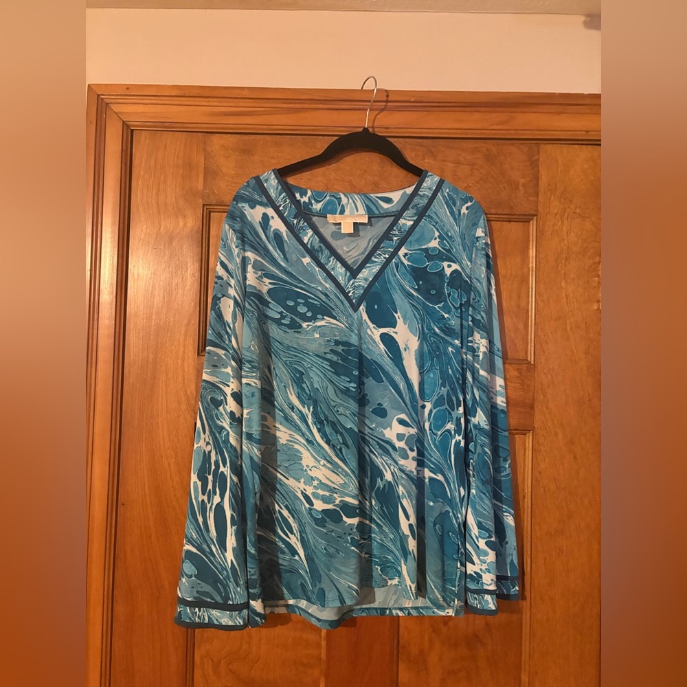 Michael Kors Blue and White Swirl V-Neck Top